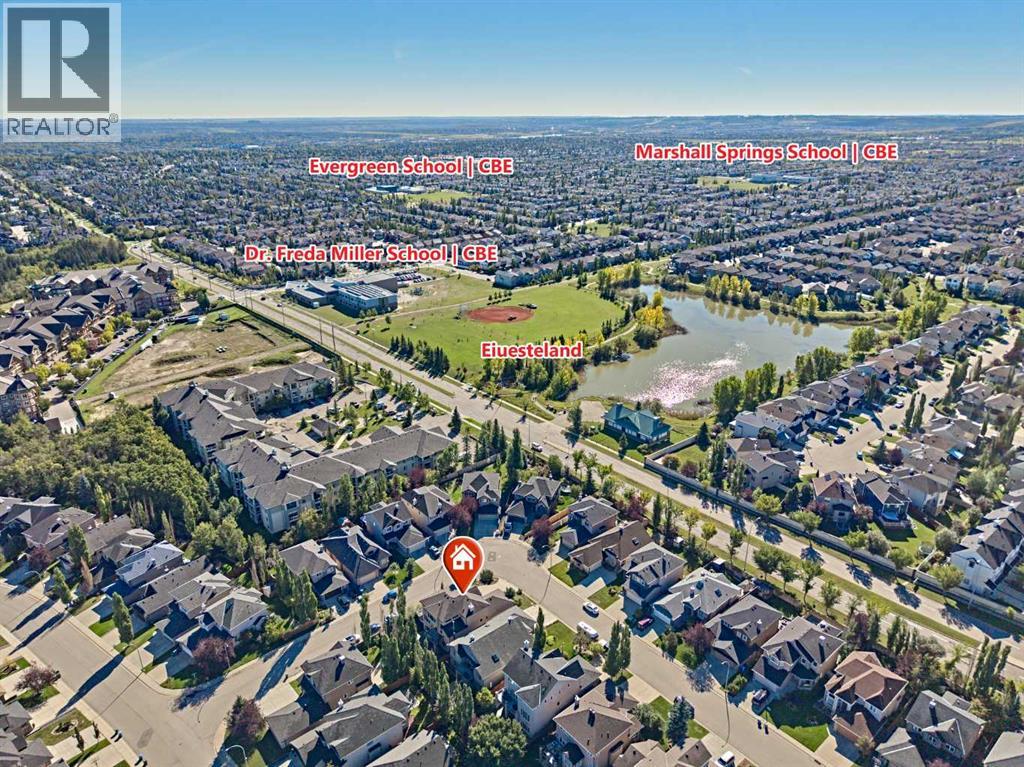 32 Evercreek Bluffs Crescent SW