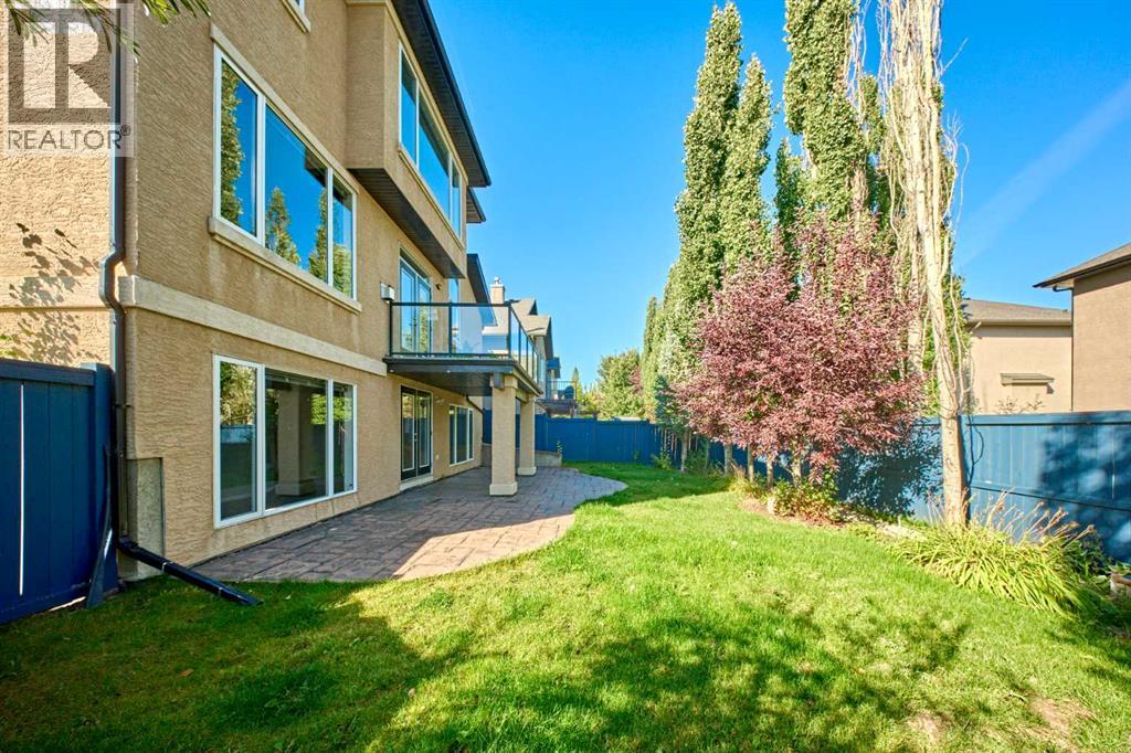 32 Evercreek Bluffs Crescent SW