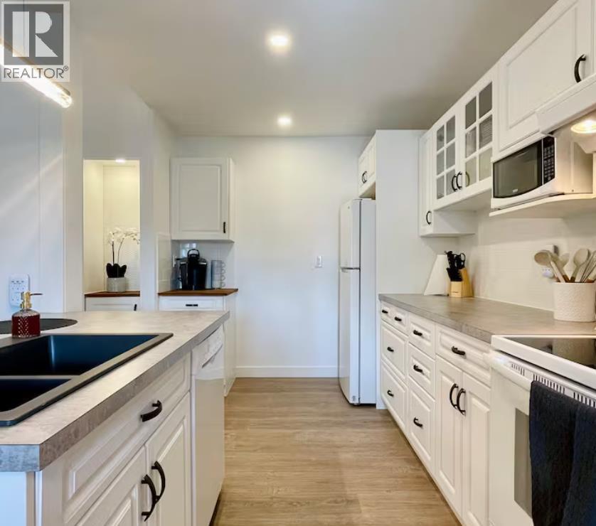 830 Columbia Boulevard W