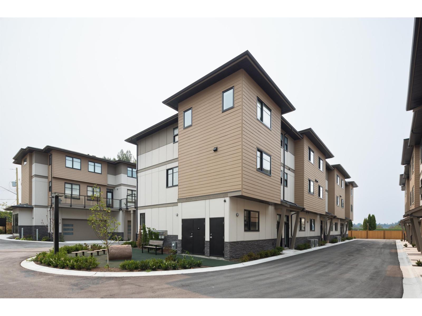11 1641 KING CRESCENT