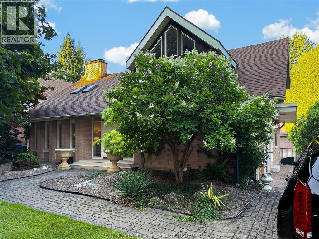 301 VICTORIA AVENUE