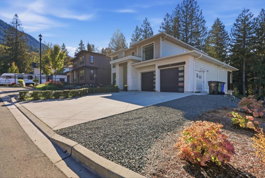 9 7259 RAMSAY PLACE, Eastern Hillsides