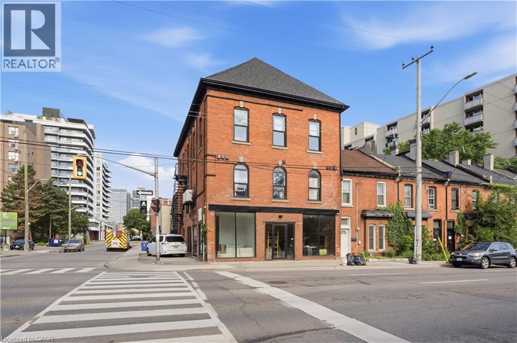 45 WELLINGTON Street N