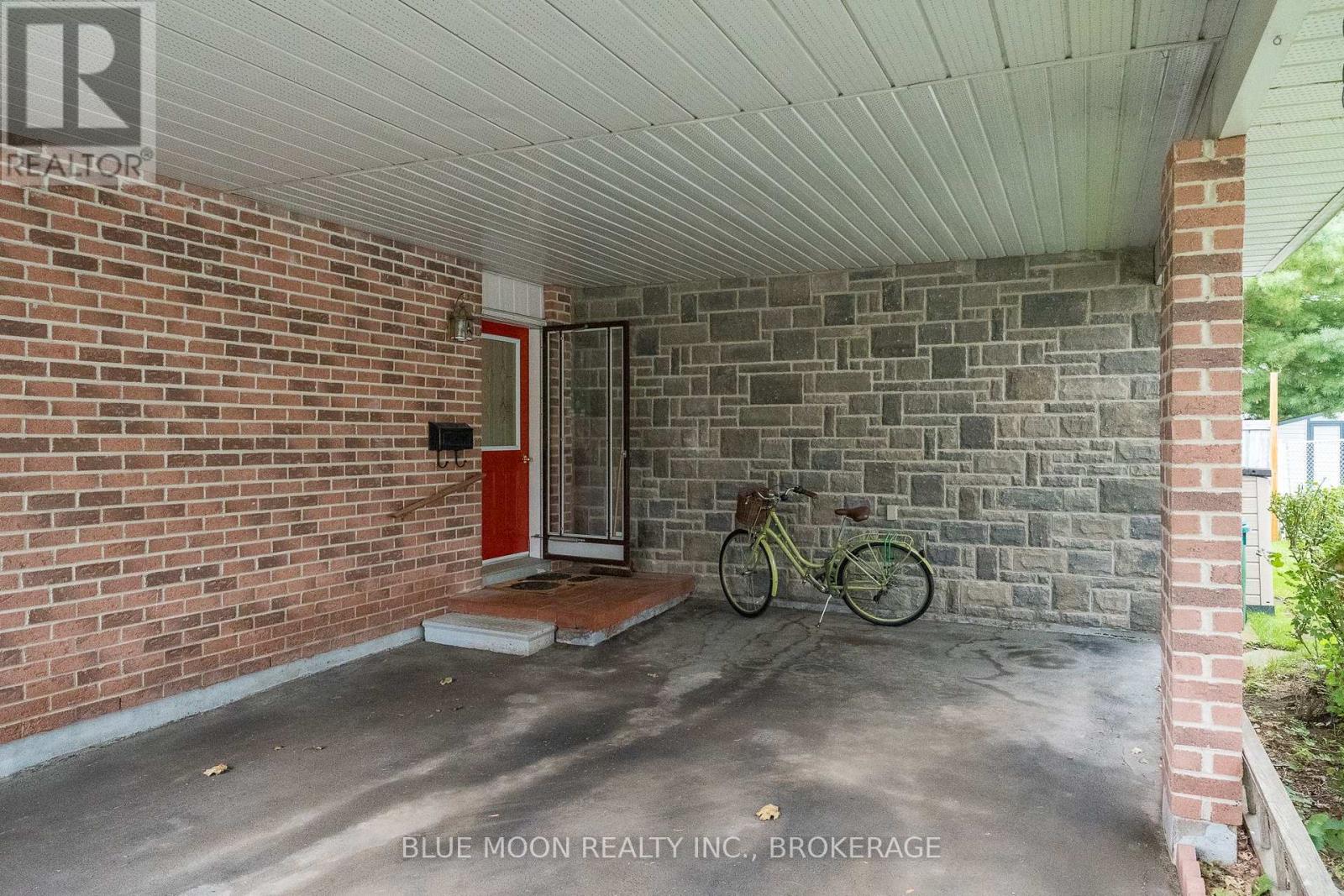 195 SPLINTER COURT