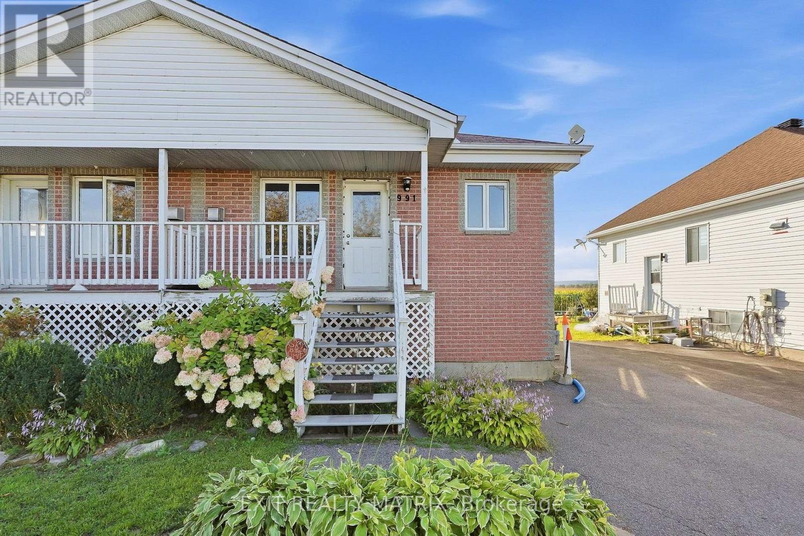 991 JACYNTHE STREET - Photo 2