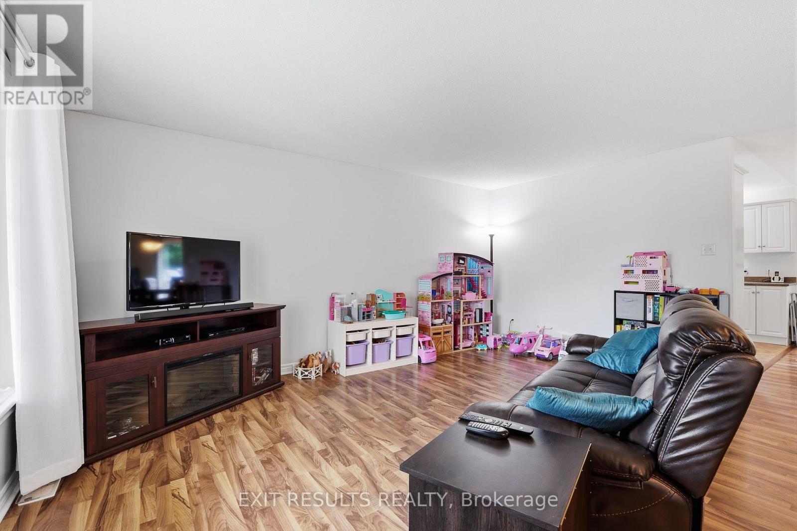 64 GIROUX STREET - Photo 4