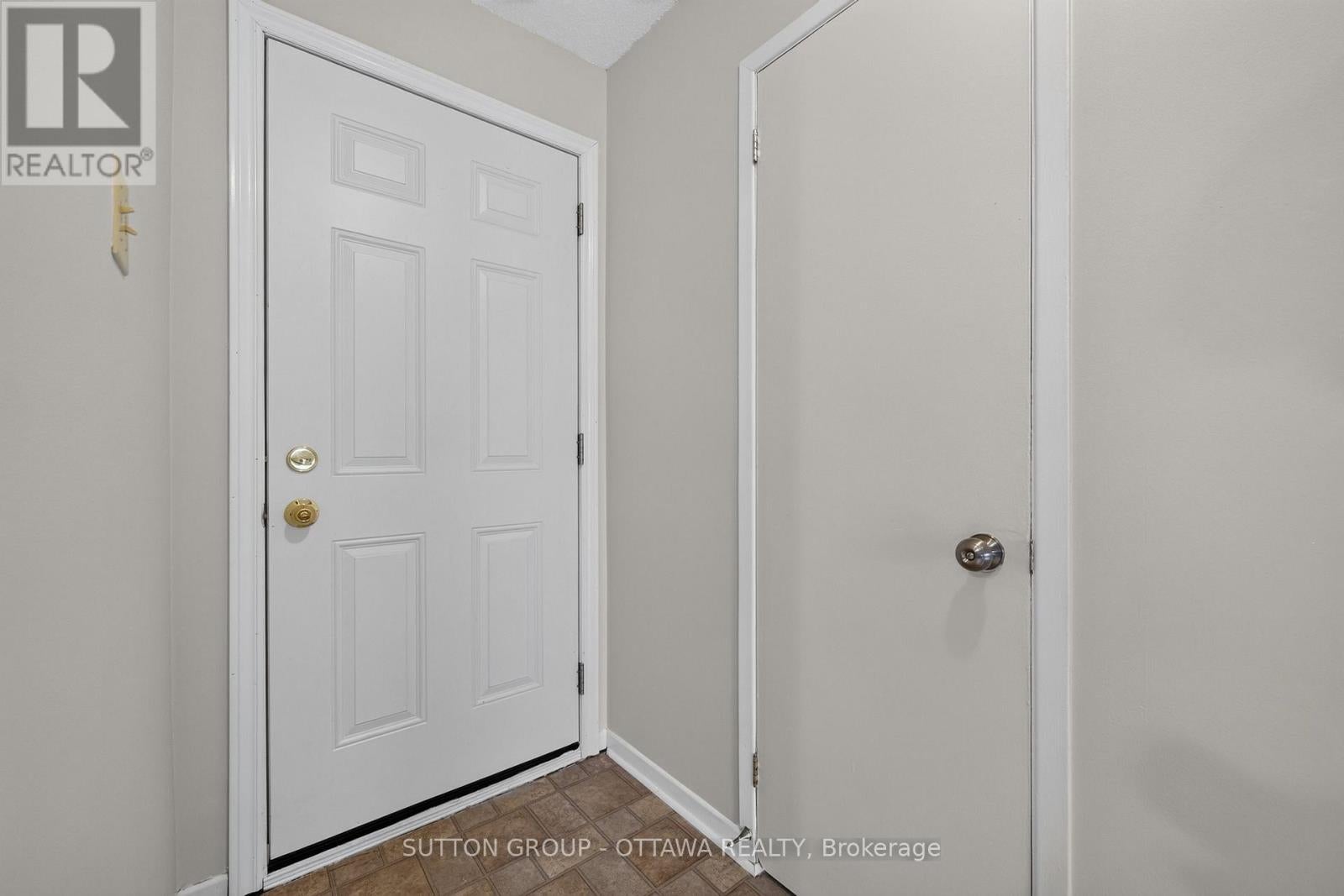 24 CARRAWAY CRESCENT
