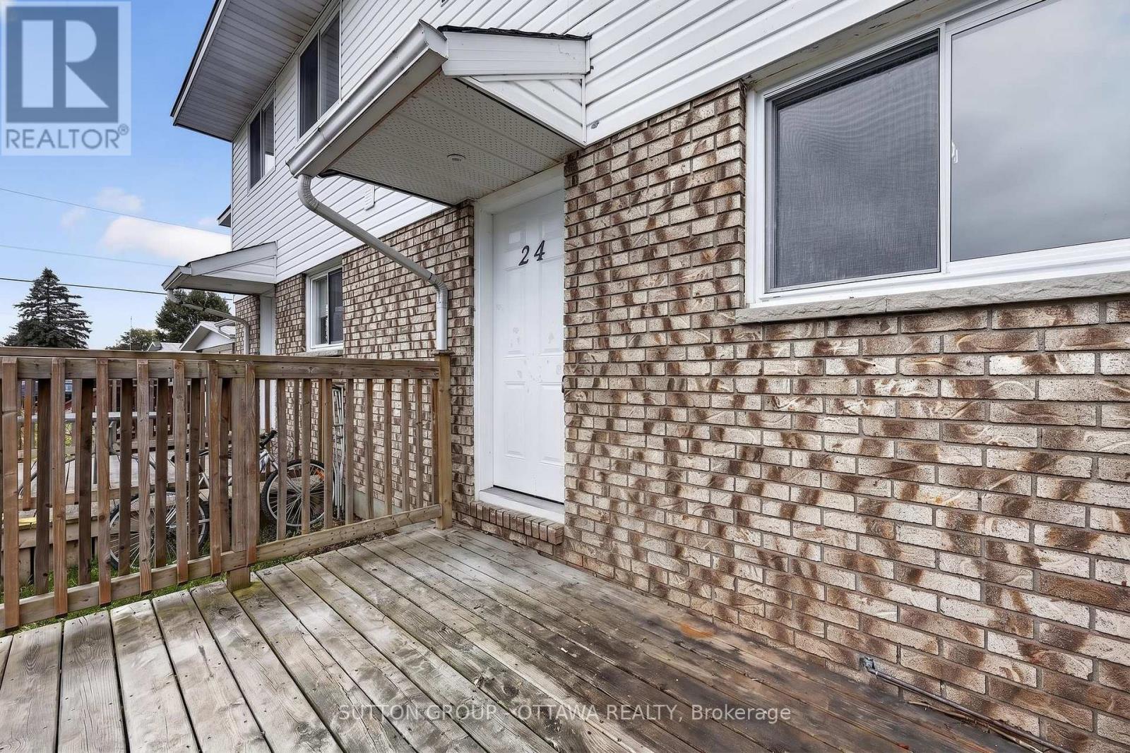 24 CARRAWAY CRESCENT