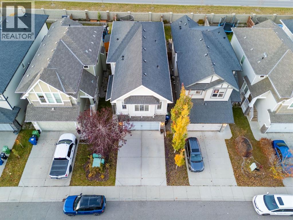 411 Hillcrest Circle SW