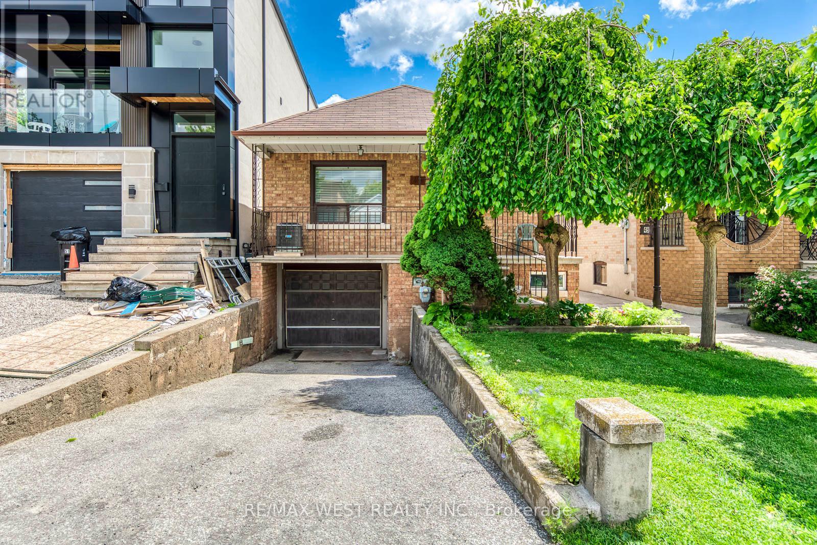 49 MONTCALM AVENUE