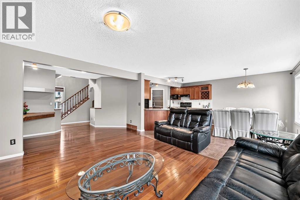 163 Valley Crest Close NW