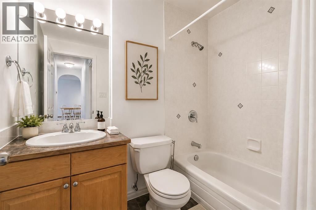 301, 638 Meredith Road NE
