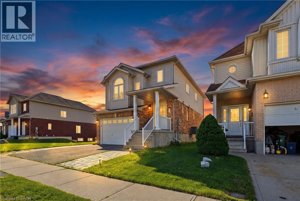 287 WESTMEADOW Drive Unit# UPPER