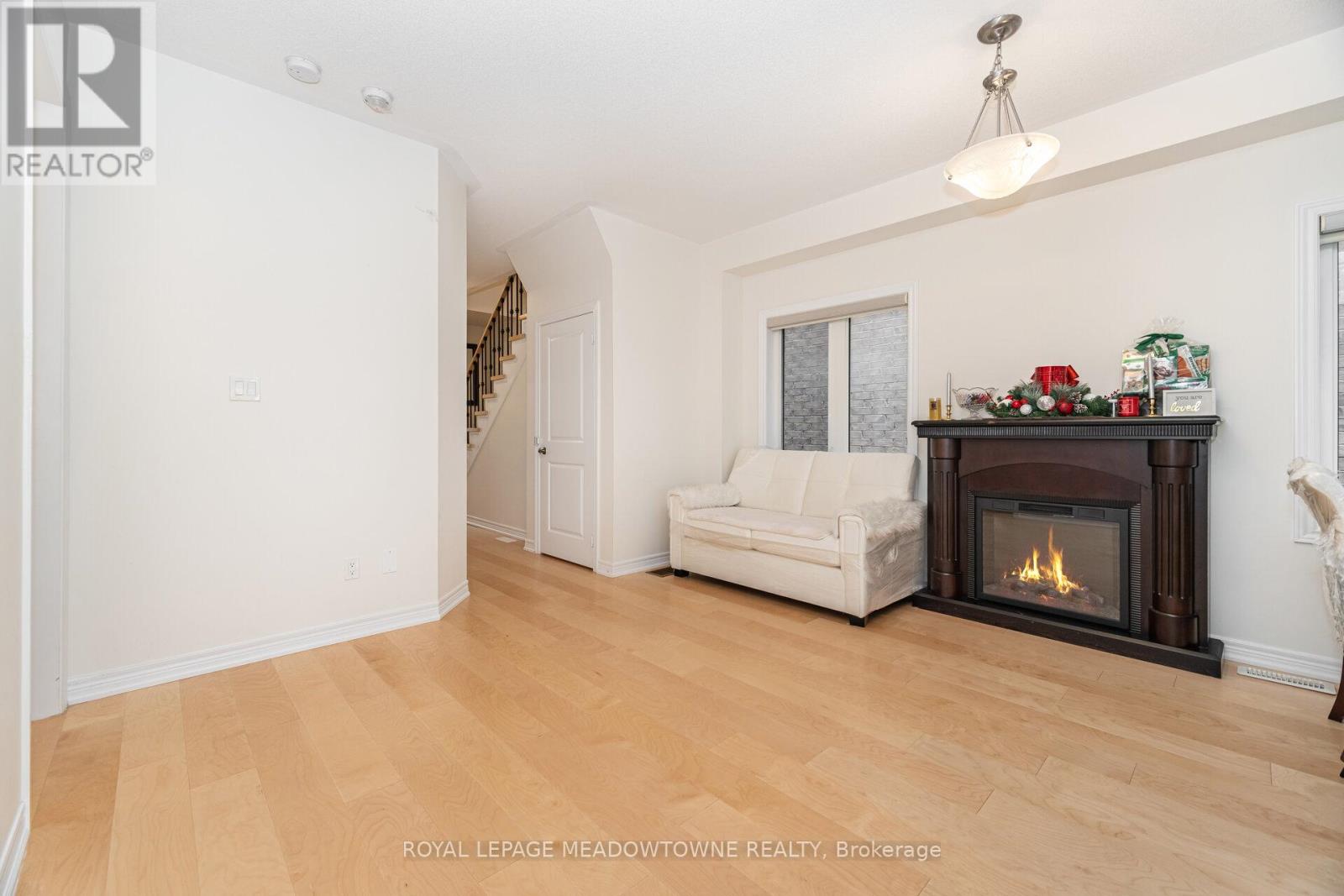 301 RIDLEY CRESCENT