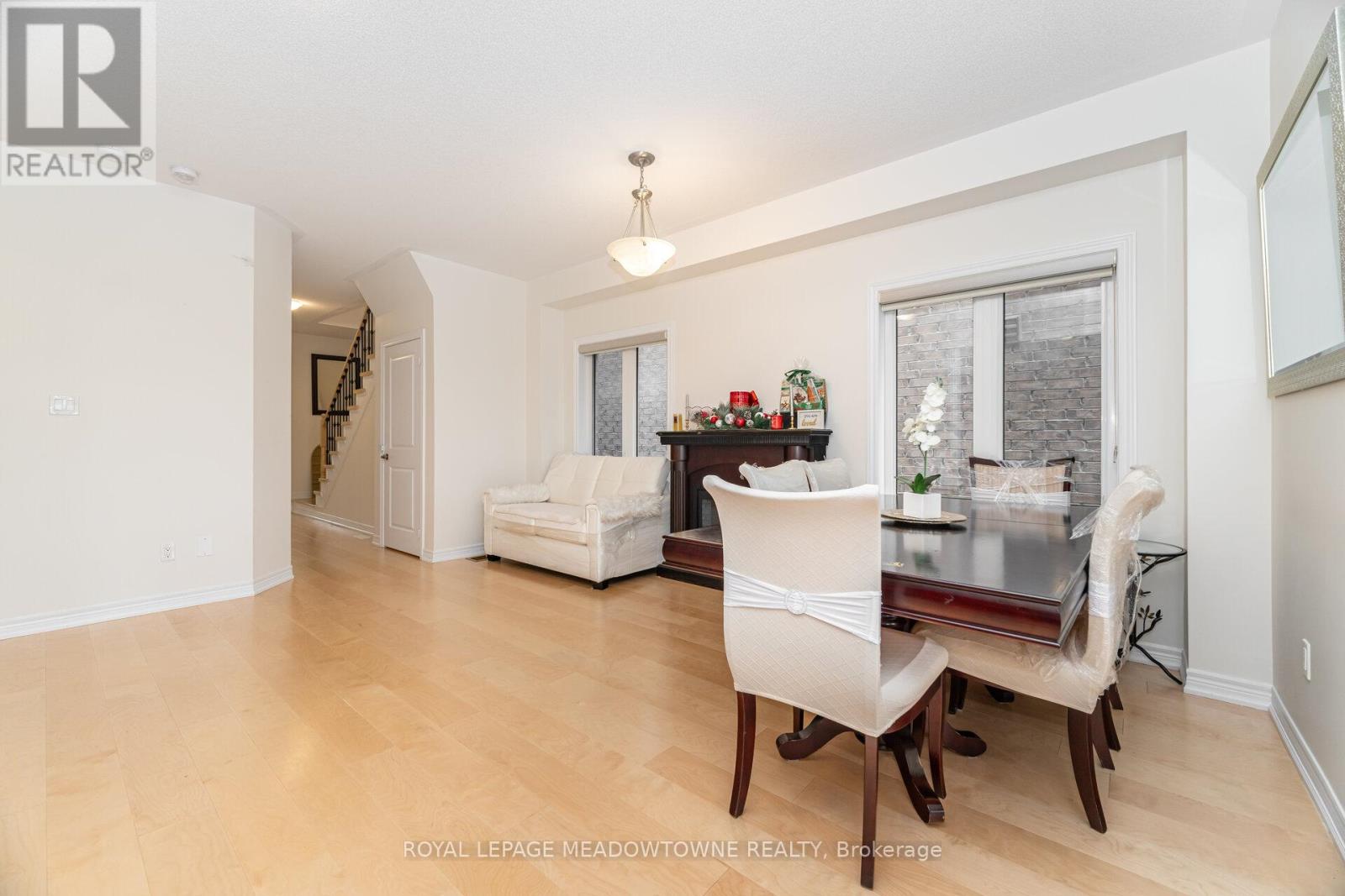 301 RIDLEY CRESCENT