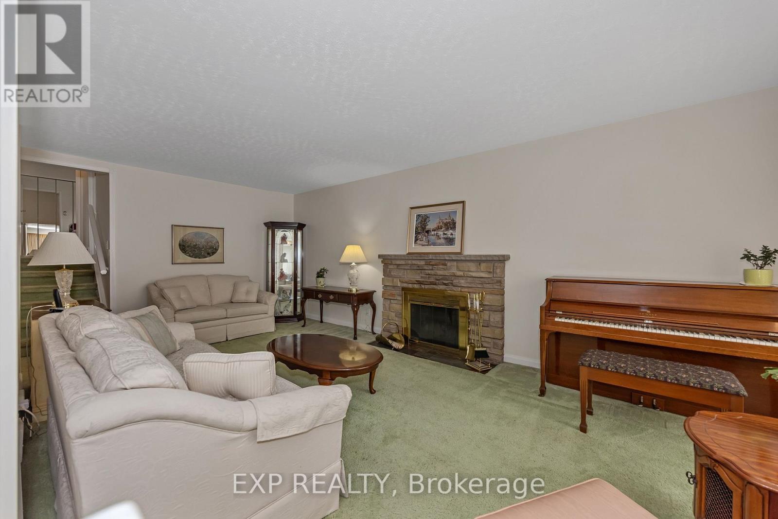 2161 VALLEY DRIVE