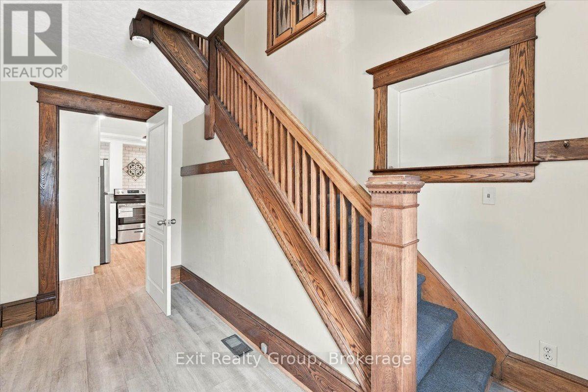 185 FOSTER AVENUE - Photo 4