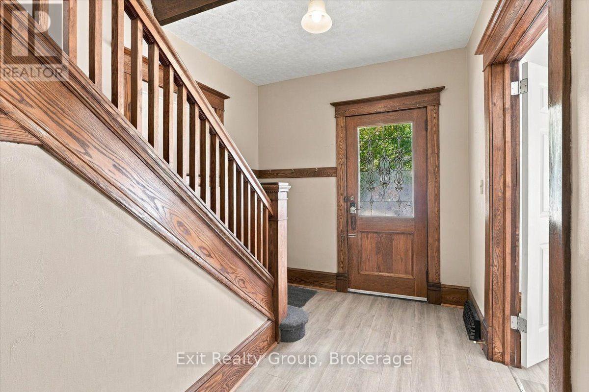 185 FOSTER AVENUE - Photo 3