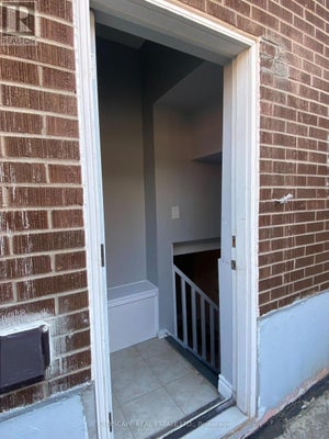 A - 135 Bonham Blvd, Mississauga (Streetsville), ON 4