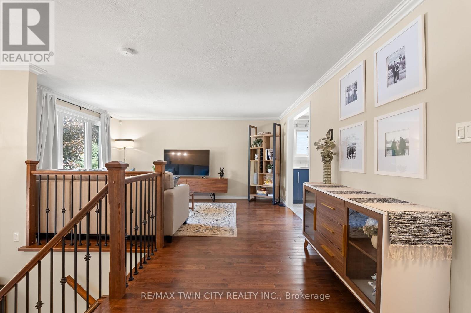 21 GOLDEN MEADOW CRESCENT