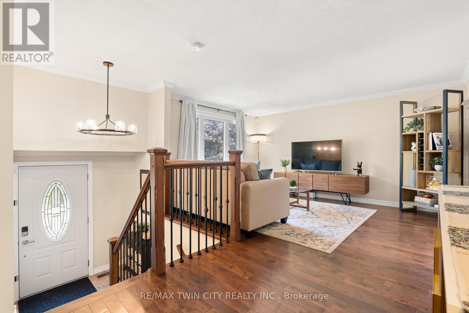 21 GOLDEN MEADOW CRESCENT