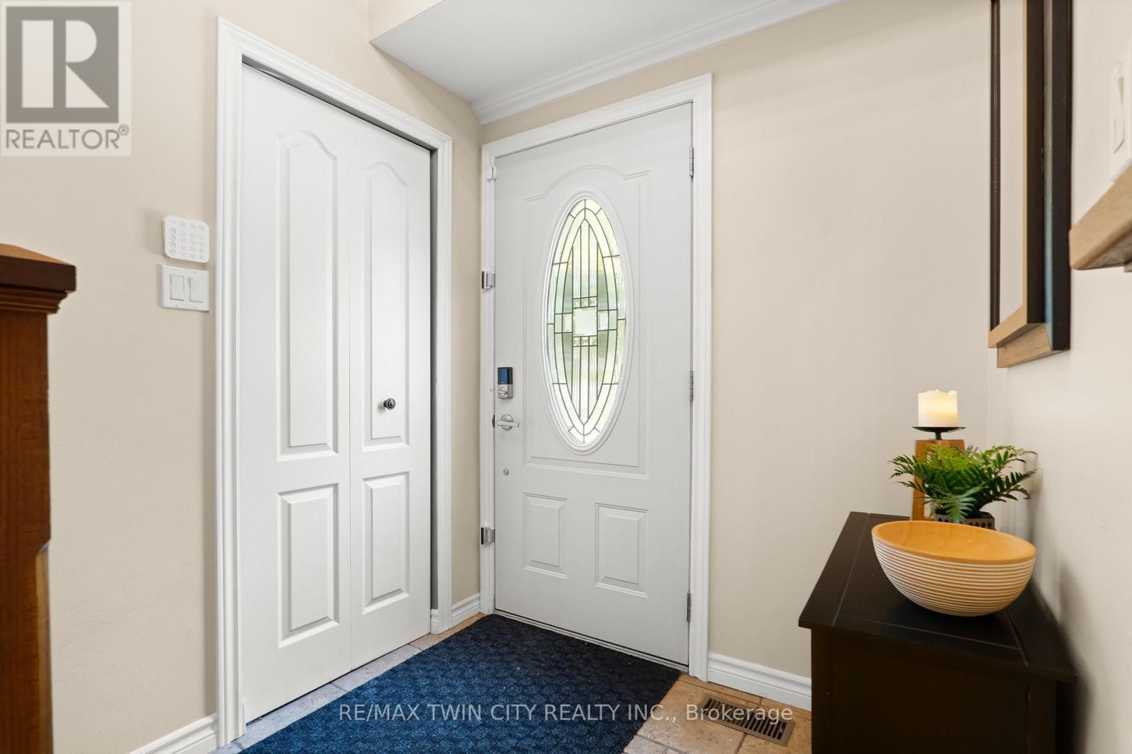 21 GOLDEN MEADOW CRESCENT