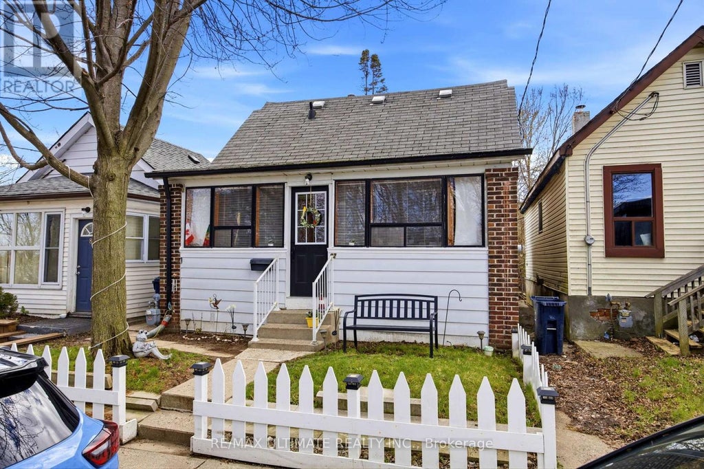 82 BEECHWOOD AVENUE, TORONTO (ROCKCLIFFE-SMYTHE), ON M6N 4T3 - Image 909544833.jpeg?d=l