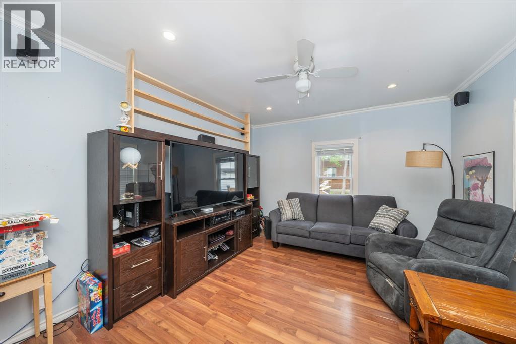 280 Cameron STREET - Photo 3