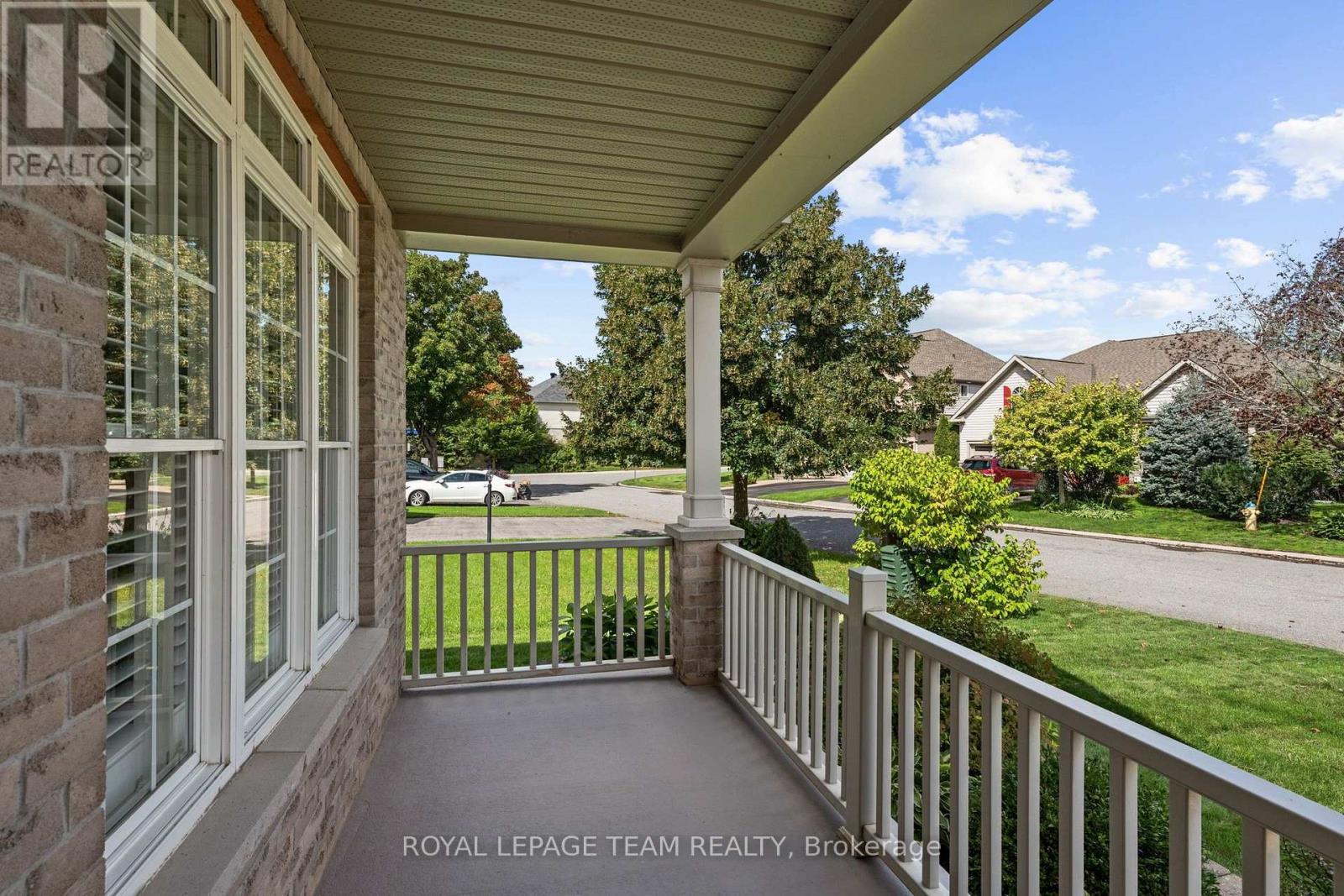 6 KNOTWOOD COURT