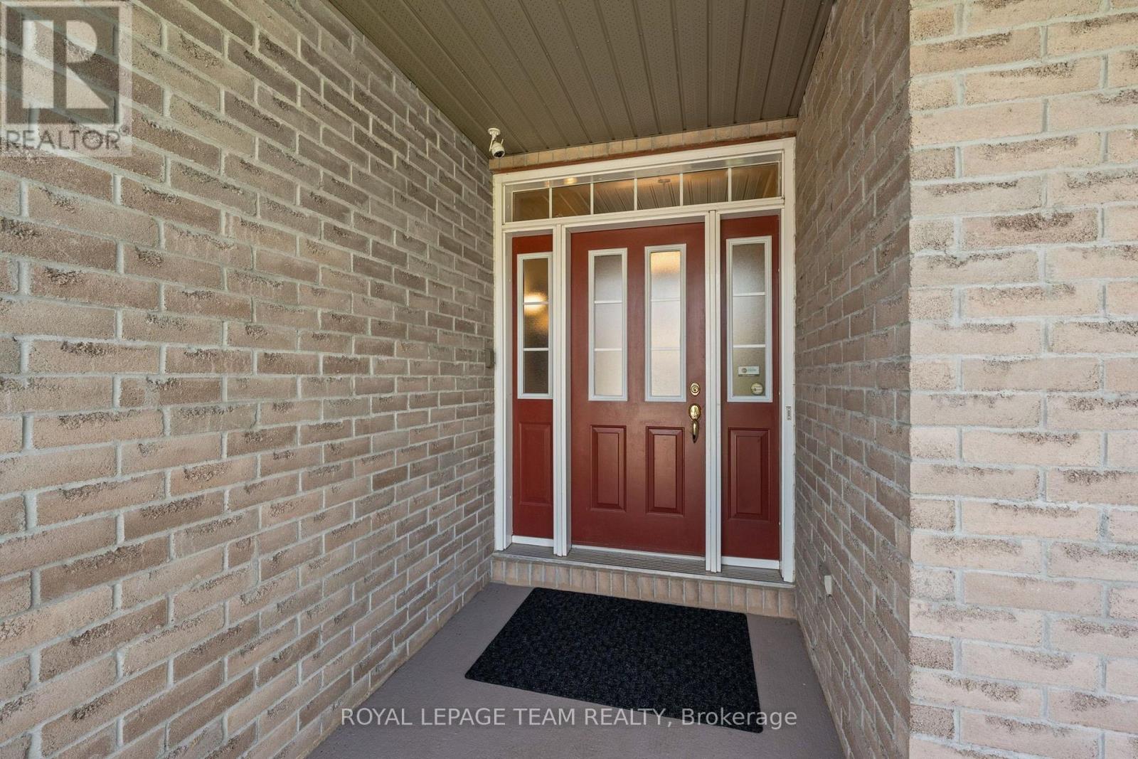 6 KNOTWOOD COURT