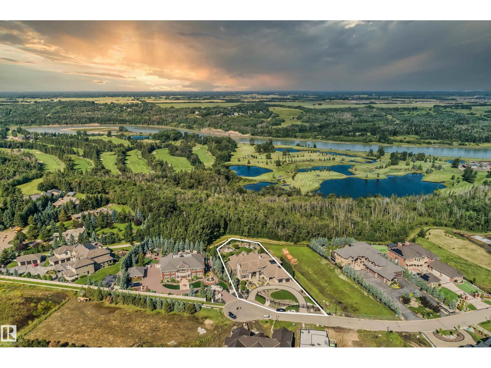 16 WINDERMERE DR SW