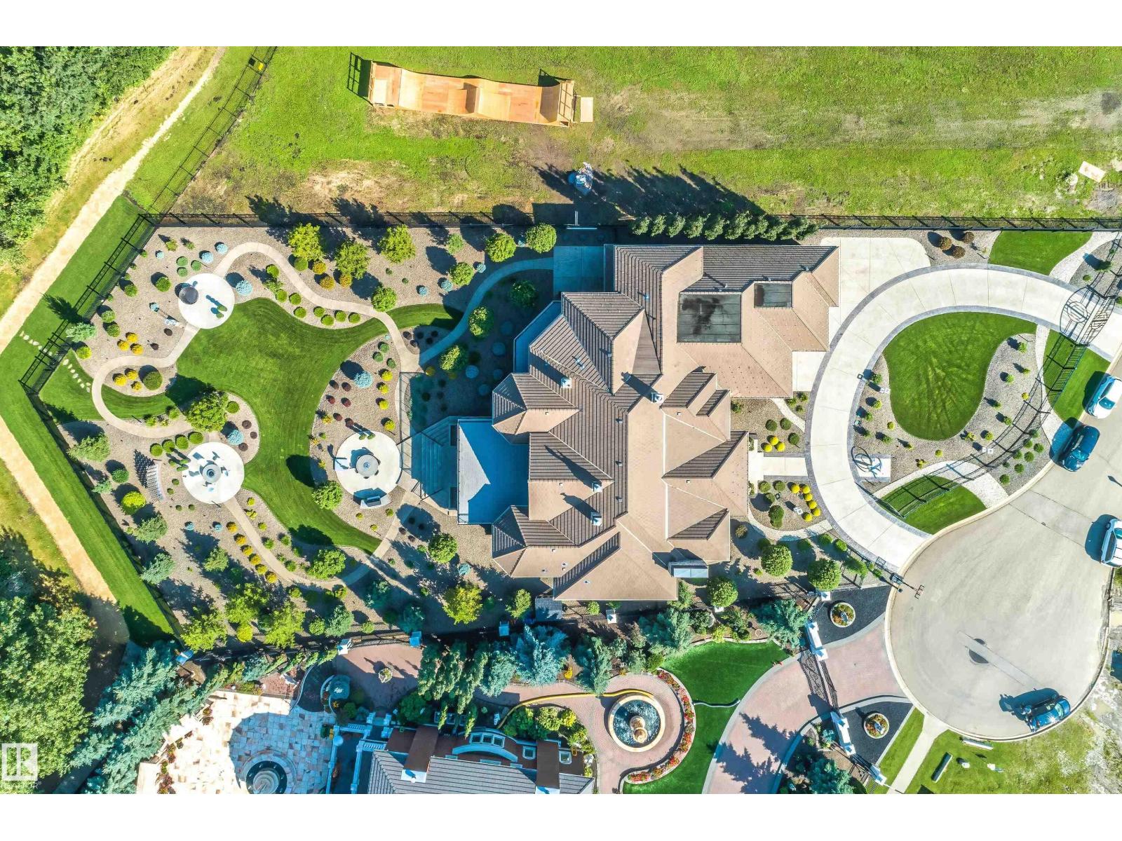 16 WINDERMERE DR SW