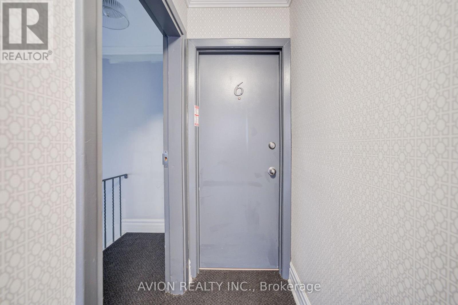 UNIT 6 - 882 BROADVIEW AVENUE