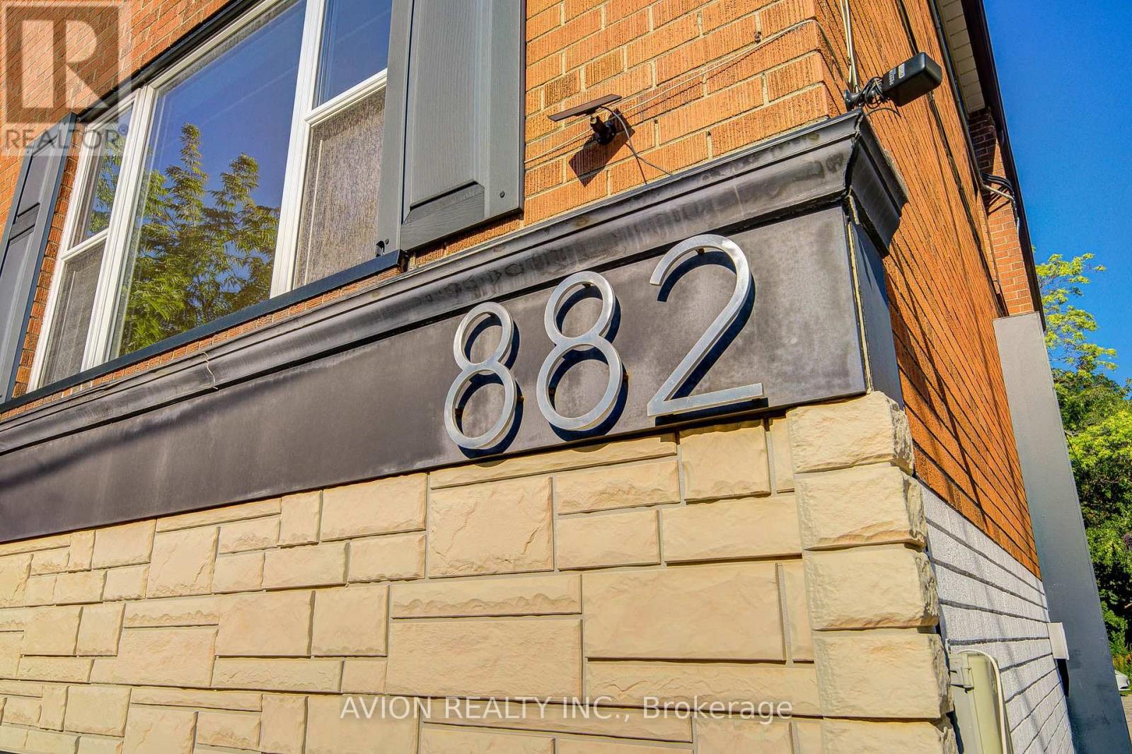 UNIT 6 - 882 BROADVIEW AVENUE