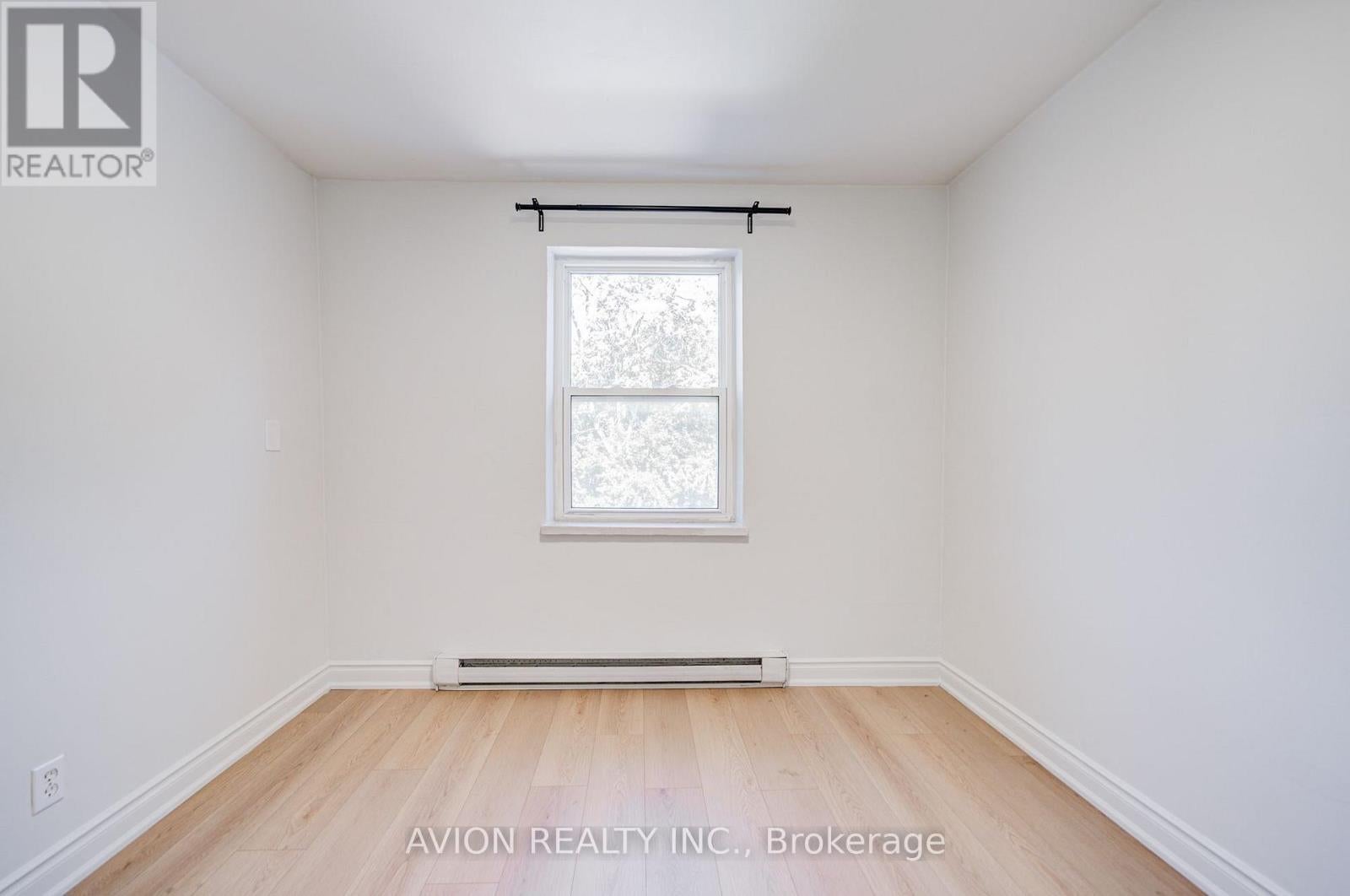 UNIT 6 - 882 BROADVIEW AVENUE
