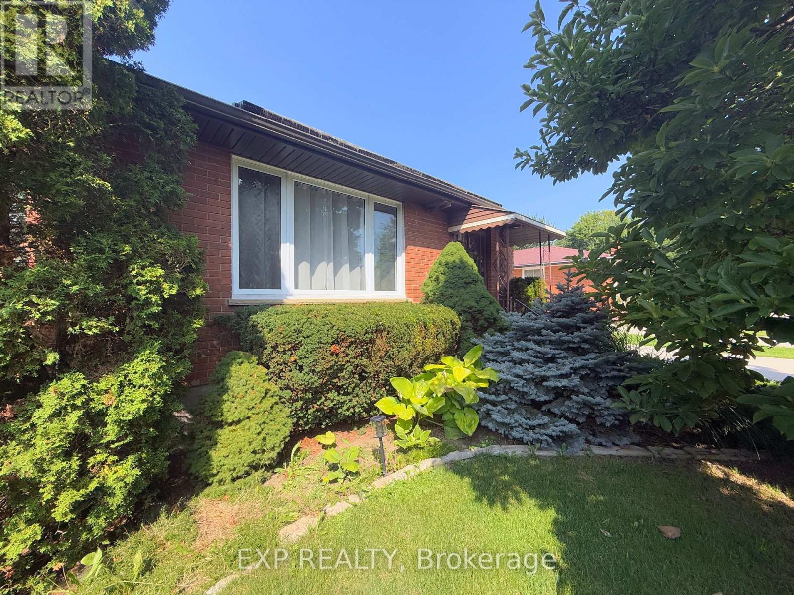 82 LACEY CRESCENT