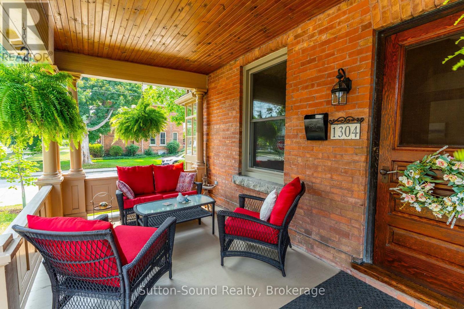 1304 4TH AVENUE W
