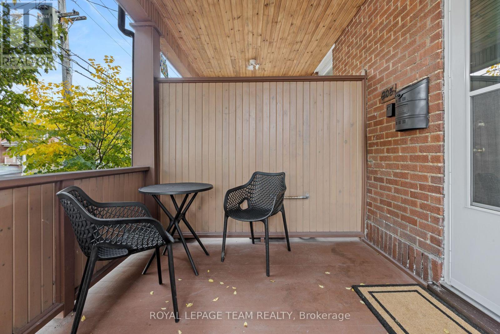 208 HOLLAND AVENUE