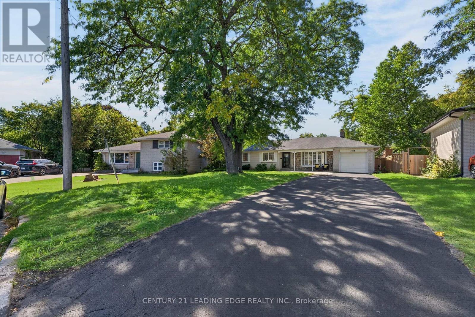 24 LINCOLN GREEN DRIVE