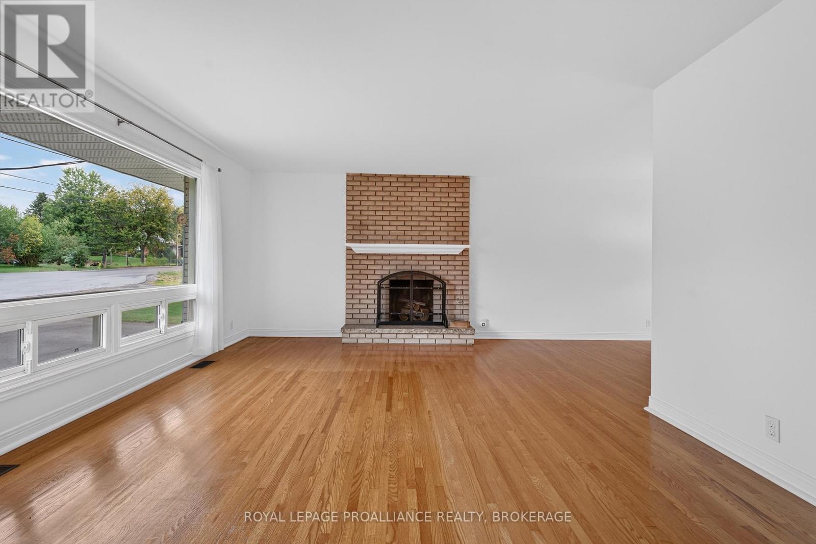935 MCKNIGHT ROAD