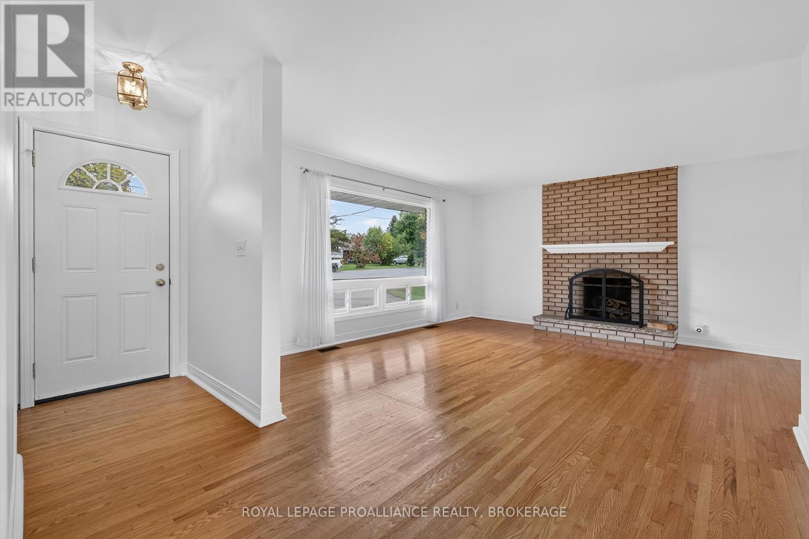 935 MCKNIGHT ROAD