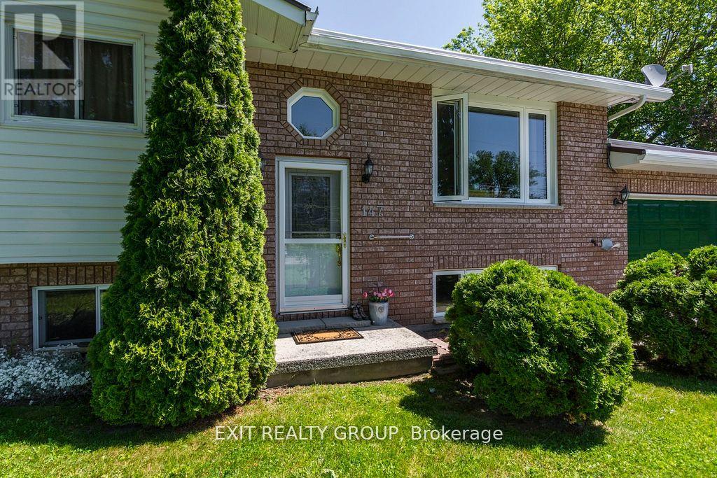 147 BALDWIN STREET - Photo 3