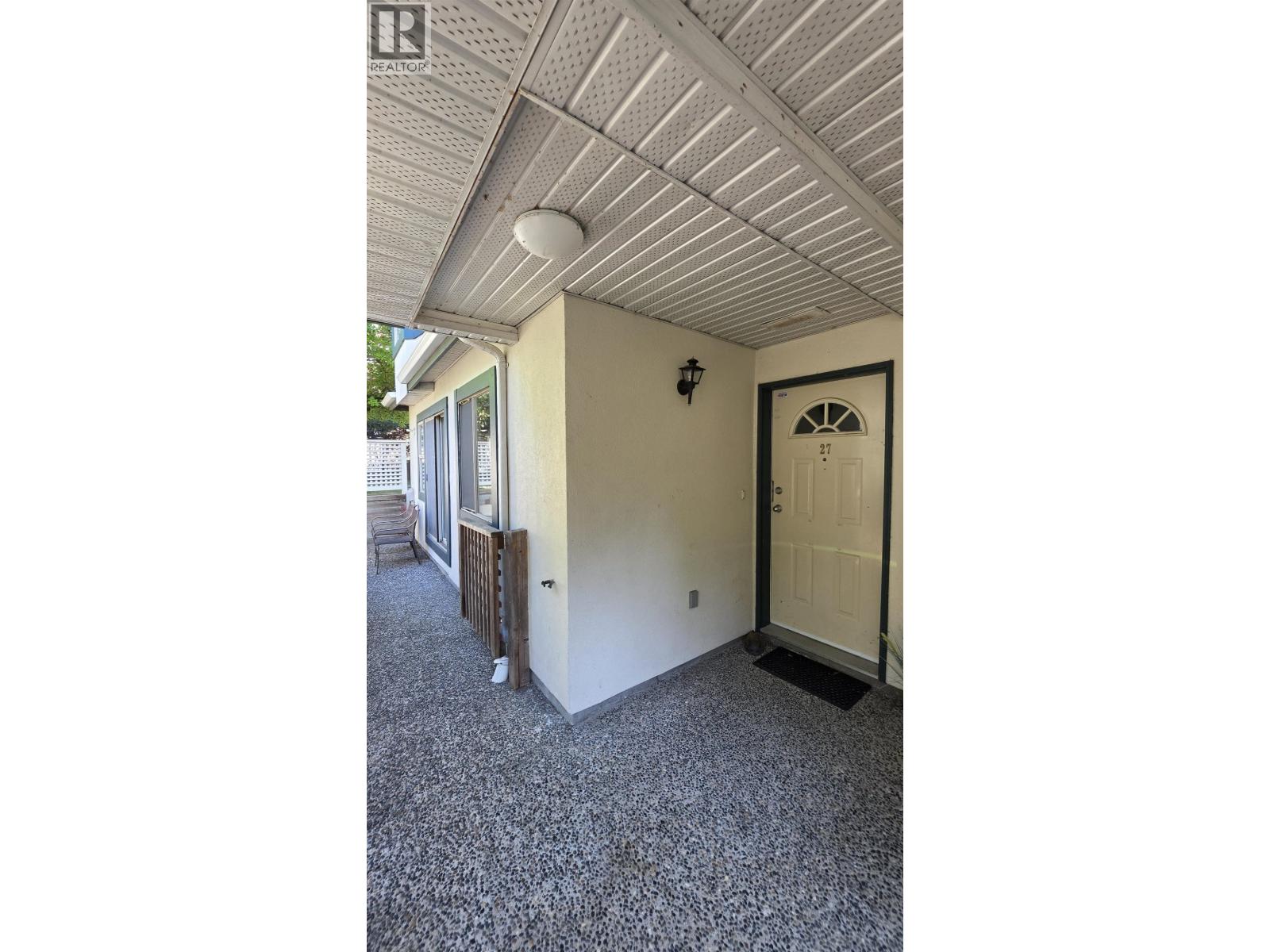 27 7520 18TH STREET
