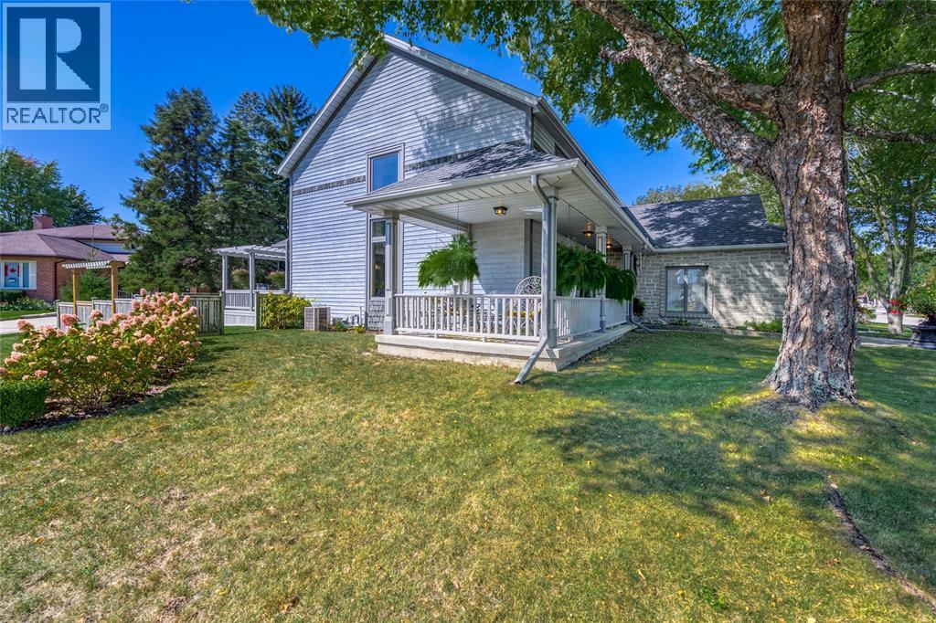 1971 WINSLOW CRESCENT