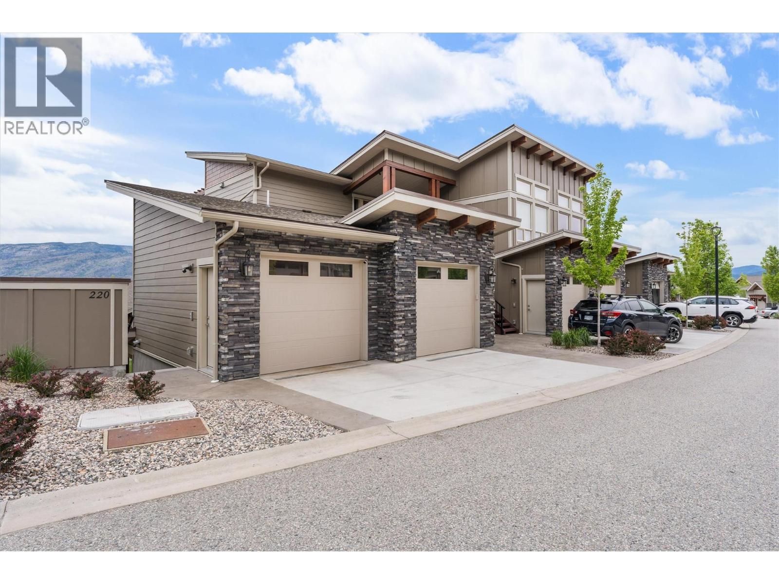 4000 REDSTONE Crescent Unit# 220