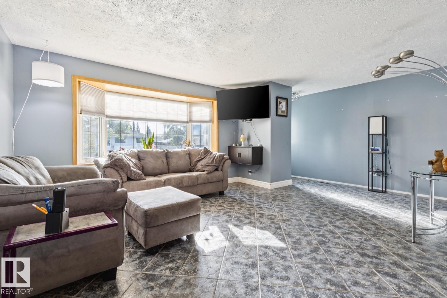 10830 159 ST NW