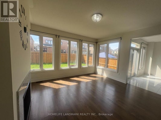 8 Yarrow Lane, East Gwillimbury (Holland Landing), ON 5