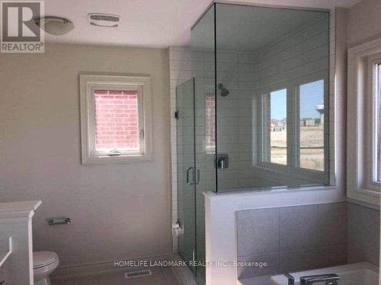 8 Yarrow Lane, East Gwillimbury (Holland Landing), ON 3