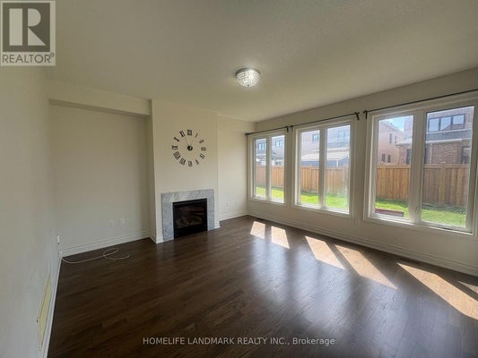 8 Yarrow Lane, East Gwillimbury (Holland Landing), ON 4