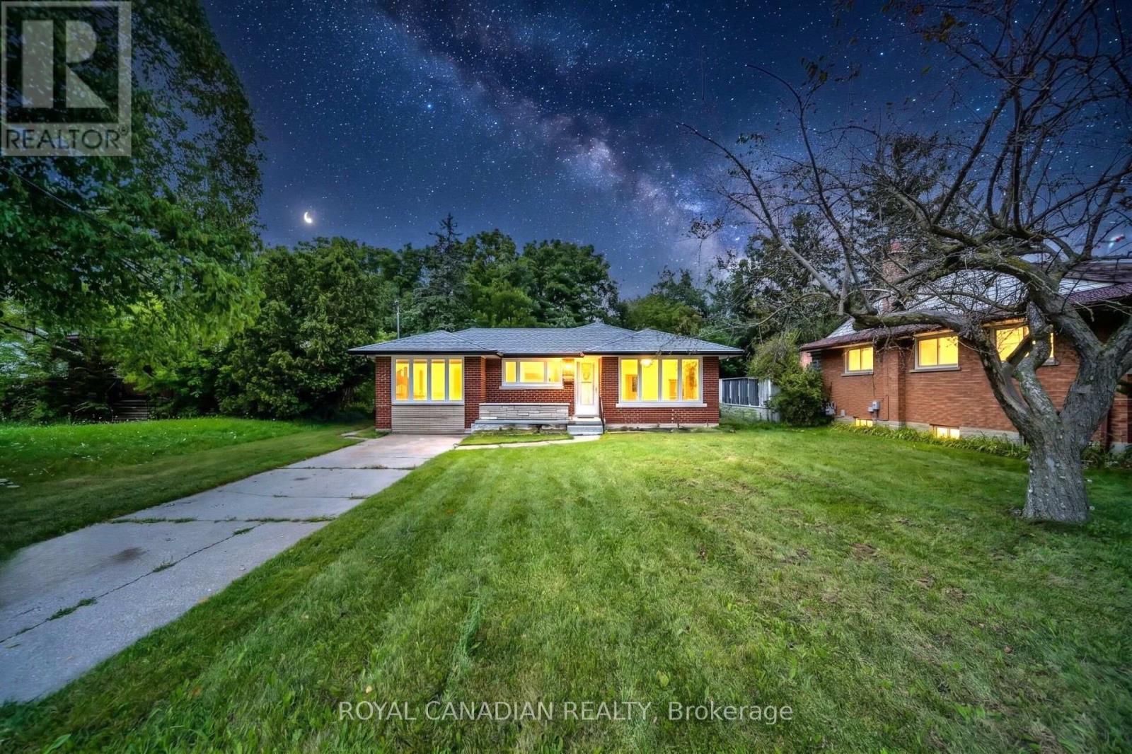 284 CEDAR CRESCENT